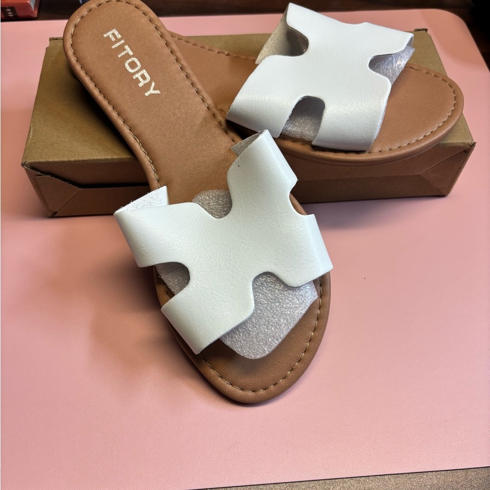 Fitory White and Tan Slide Sandals